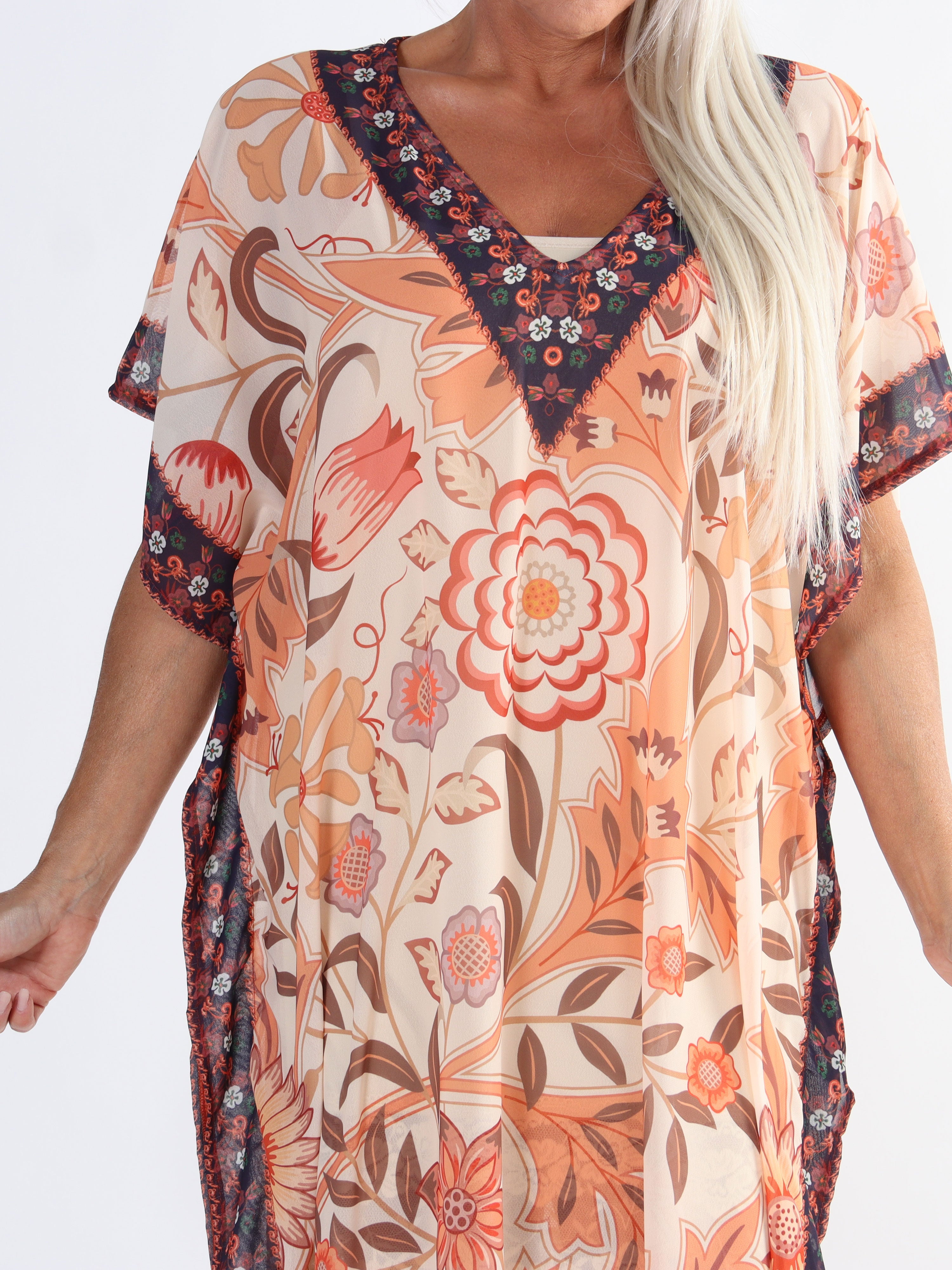 Marta - Lång plus size tunika med mönster